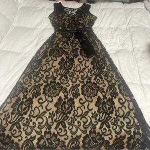 Elegant Black Lace Maxi Dress Sally size Large sleeveless